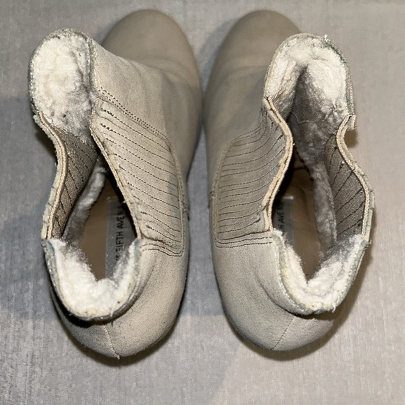 Saks Fifth Avenue Women’s Ankle Booties Cream Color W/ Fur lined inside Size 5 - Picture 12 of 16